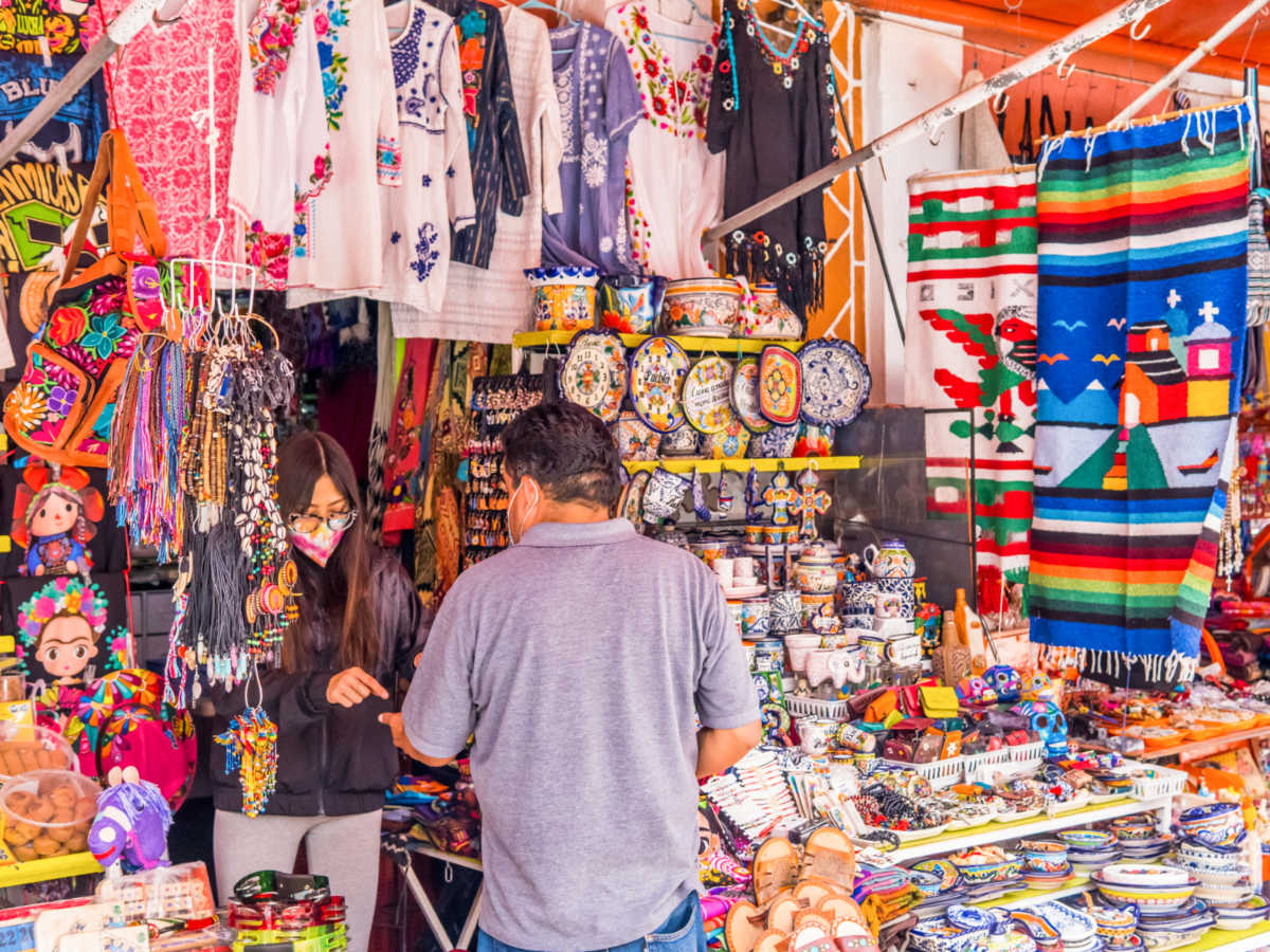A man buying in a local shop in El Parian Market