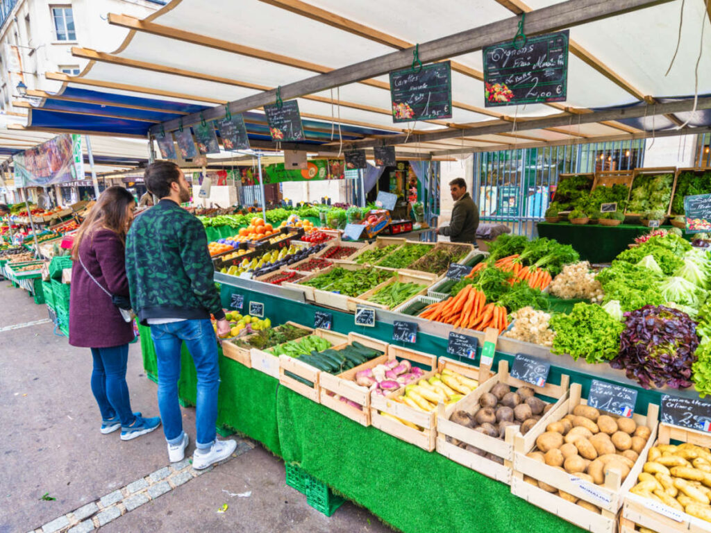View of the people buying at the stalls with fresh produce in Marché d'Aligre