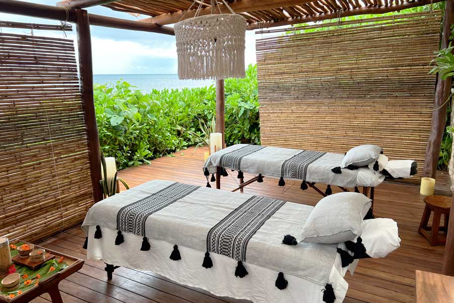 A massage bed with a view in Mezzanine