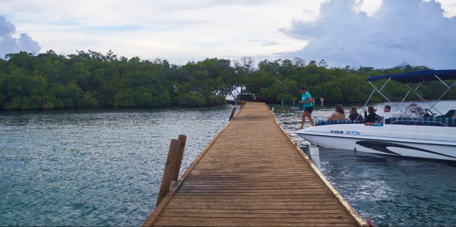 A boat docked near the boardwalk on Mata La Gata Island