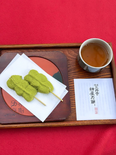 A tray with Matcha mochi and green tea served at Honke Rikken