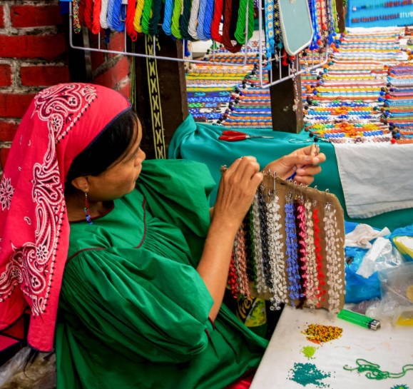 An artisan at the Mercado de Artesanías La Ciudadela