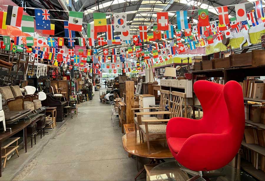 Different products displayed inside the Mercado de la Pulgas