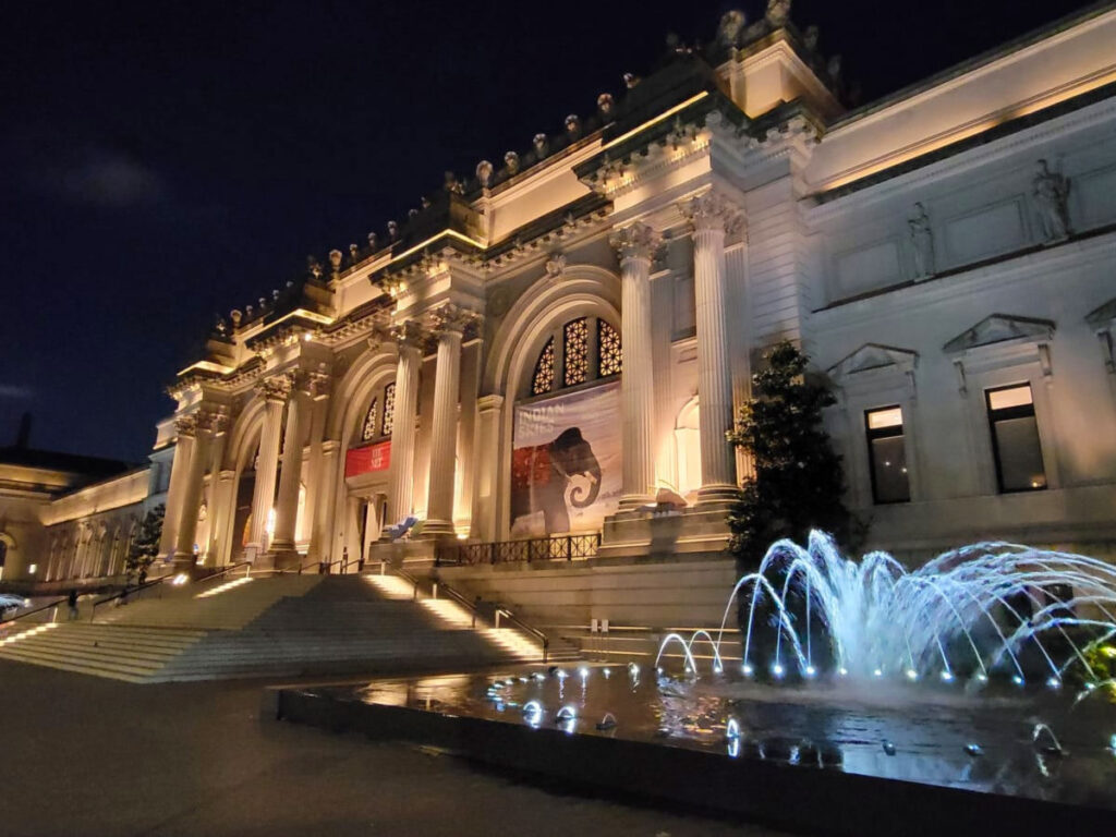 View of the Metropolitan Museum of Art at night
