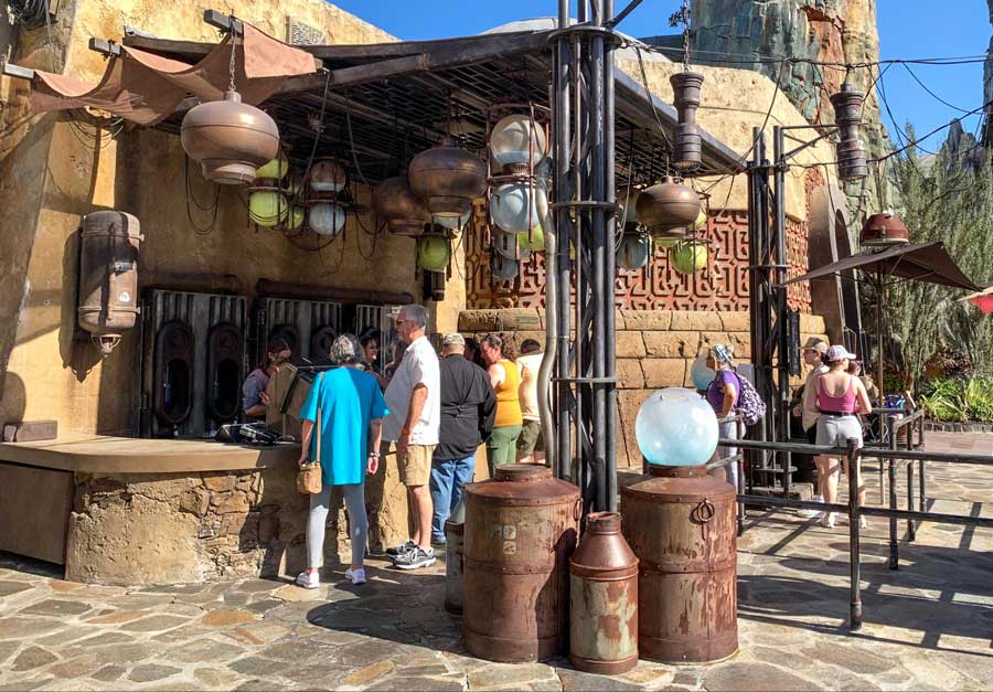 People buying a drink in a Milk Stand in Galaxy's Edge