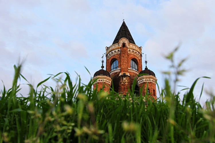 Gardos Tower against the grass