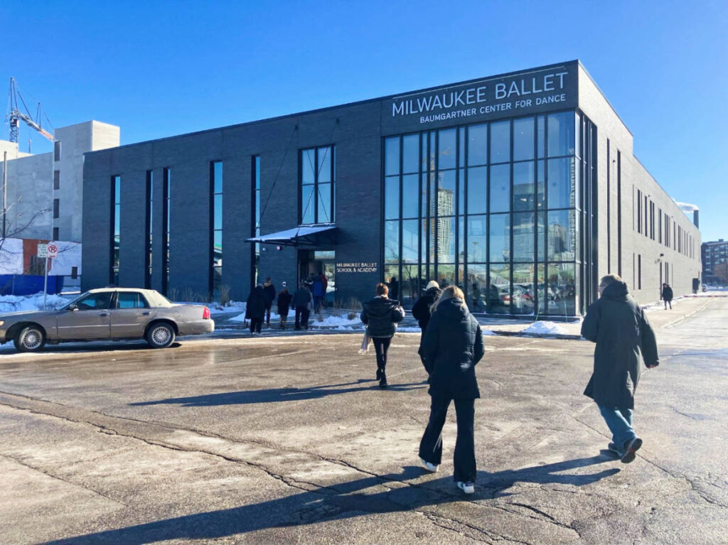 Clear blue sky over the Milwaukee Ballet School