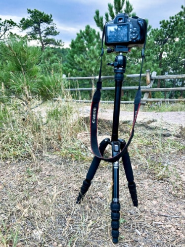 A mounted DSLR on the minimum height of  SIRUI T-005X Ultralight Travel Tripod