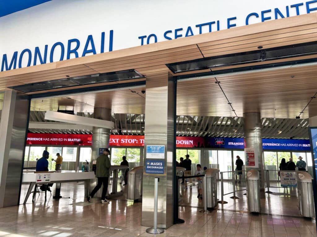 View of the people at the entrance of the Monorail station in the Westlake Center