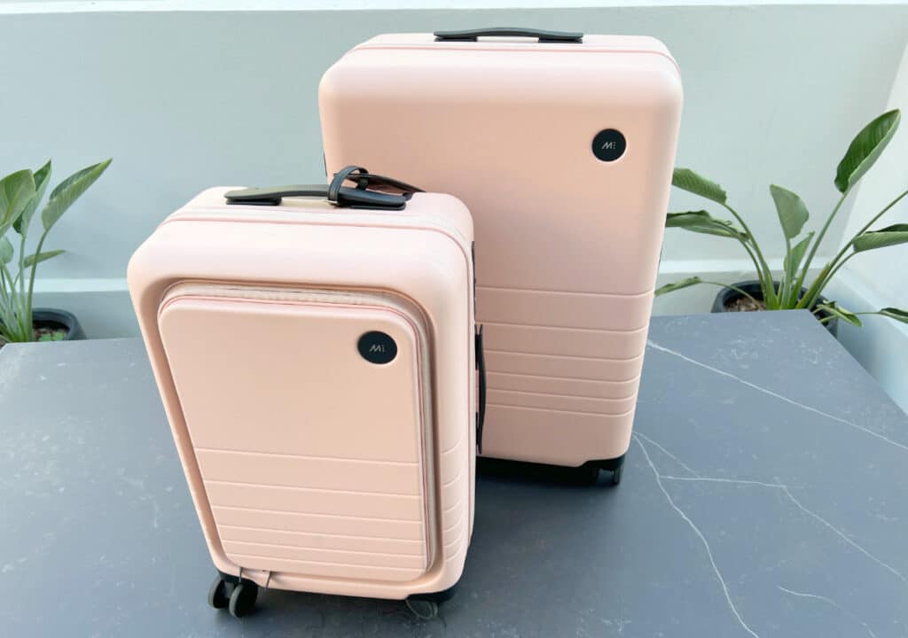 A close look of Monos Luggage design from the outside