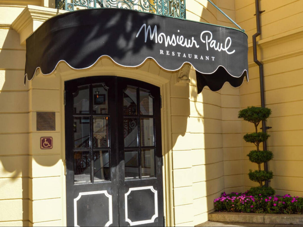 View at the entrance of Monsieur Paul