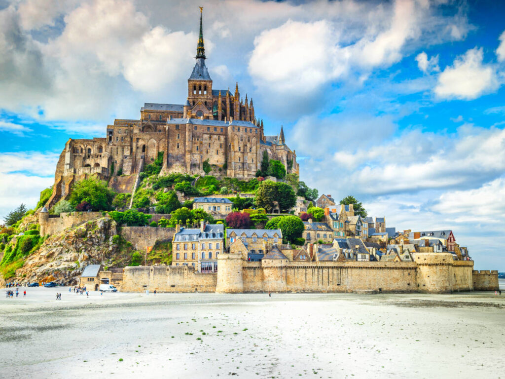 Panoramic view of the Mont-Saint-Michel on the island