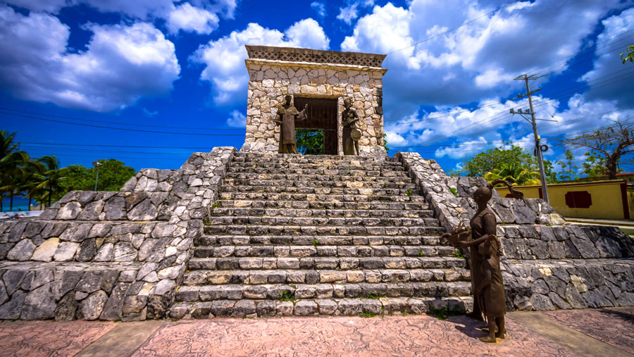 A small replica of Mayan ruins in Monumento a la Hispanidad