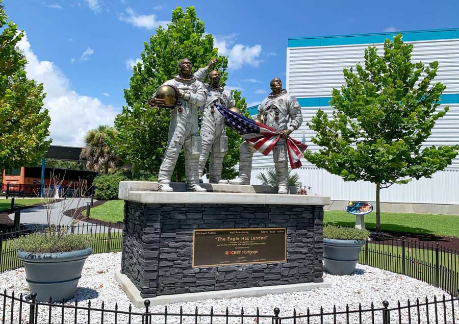 The statue of the first astronauts in the moon