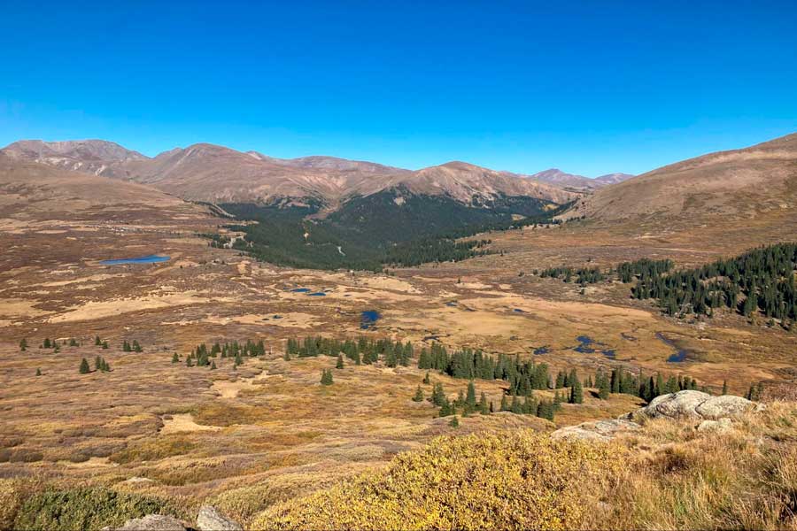 Clear blue sky over the Mount Bierstadt