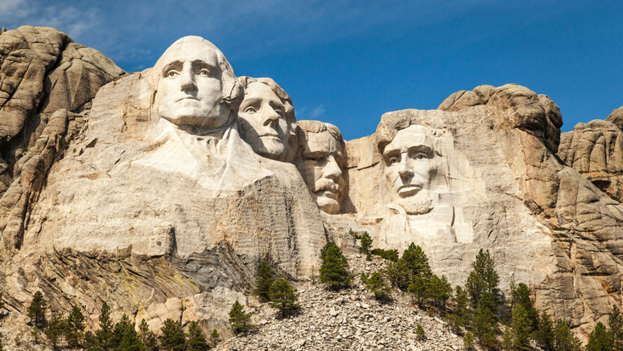 View of the Mount Rushmore National Memorial and the clear blue sky