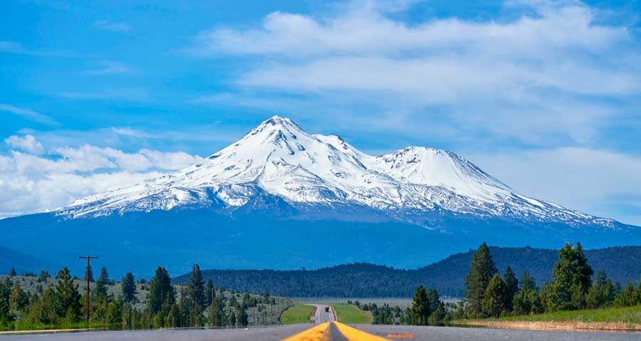 The Mount Shasta covered with snow