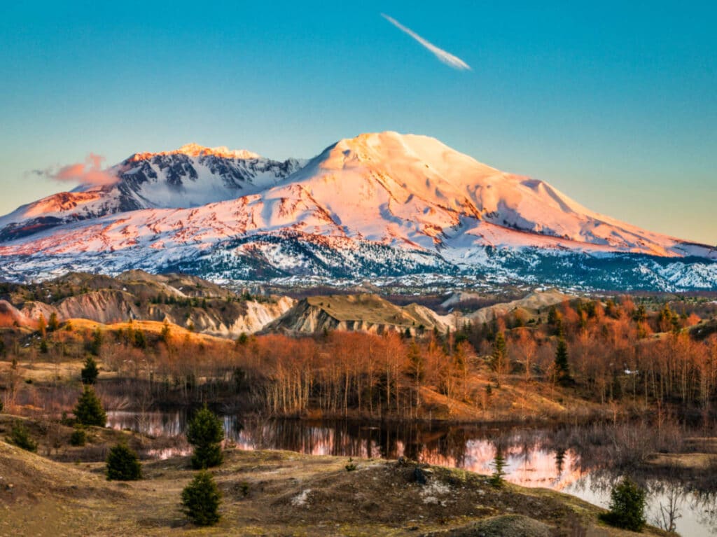 Picturesque view of the Mount St. Helens at sunset