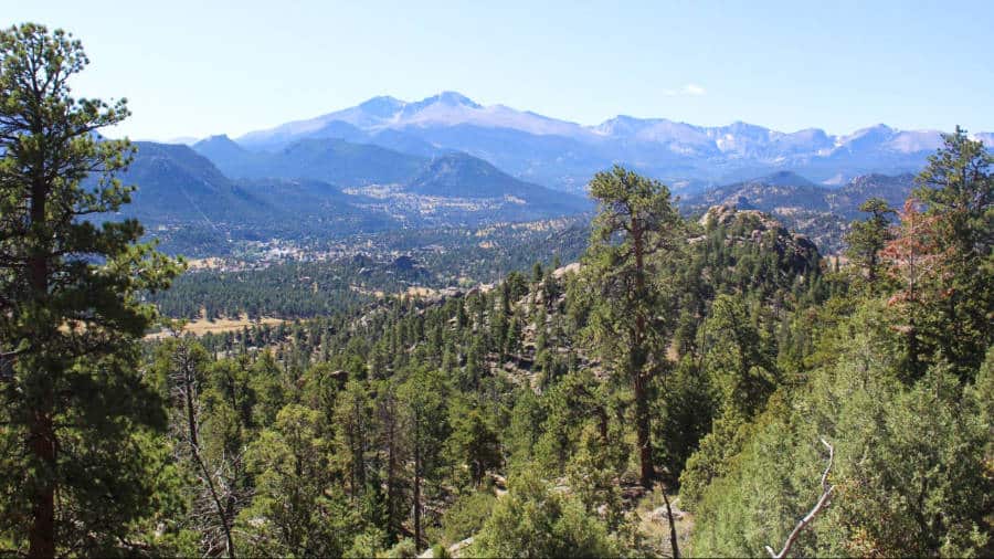 Overlooking view of the lush greenery and mountain from Gem Lake trail