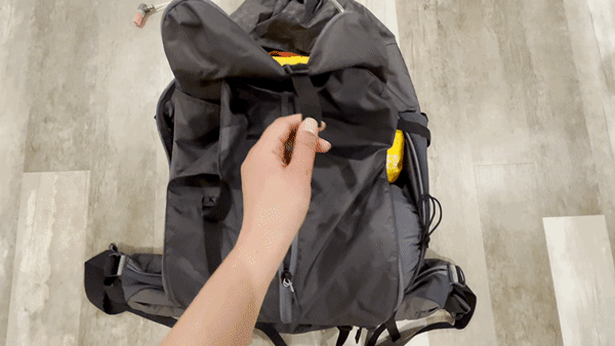 Opening the main compartment of the Mountainsmith Apex