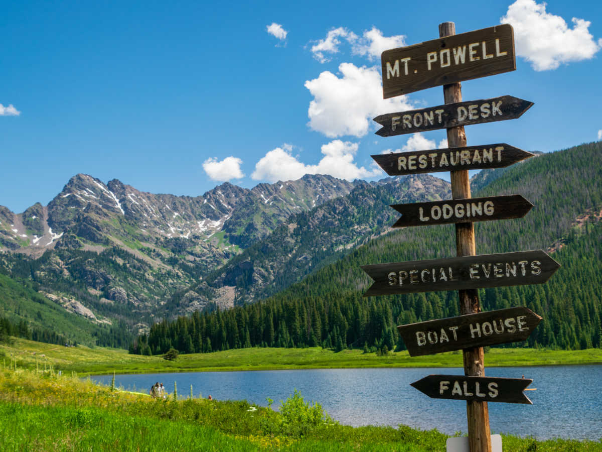 The trail signages with scenic mountain view in Mt. Powell
