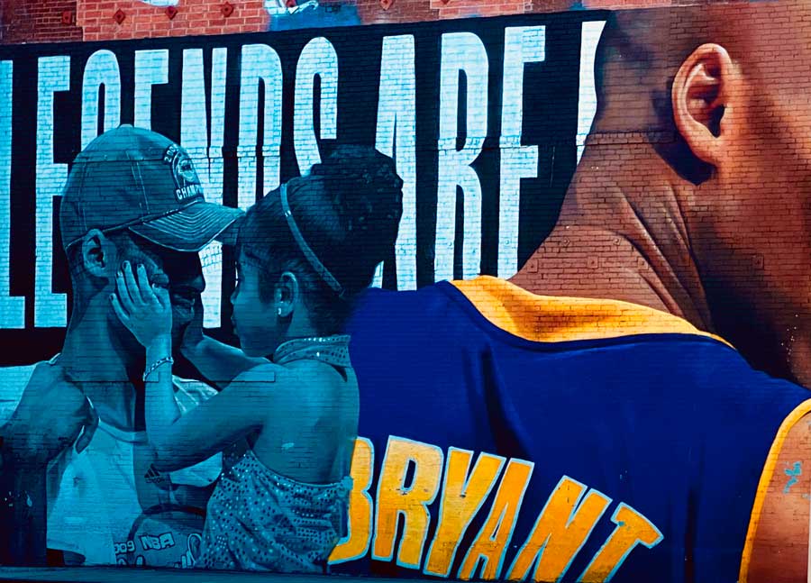A mural of Kobe Bryant and her daughter Gianna in Arts District
