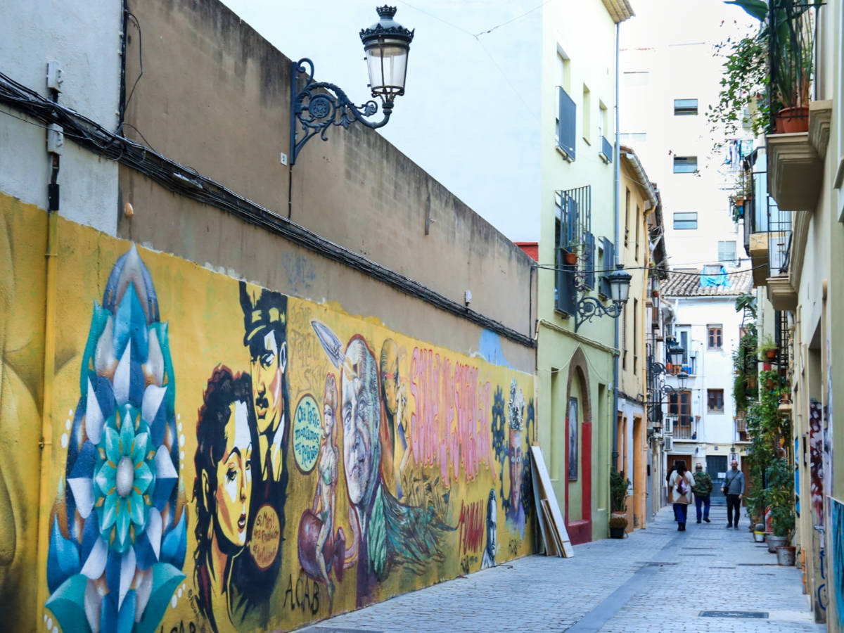 View of the colorful mural along an alley in El Carmen