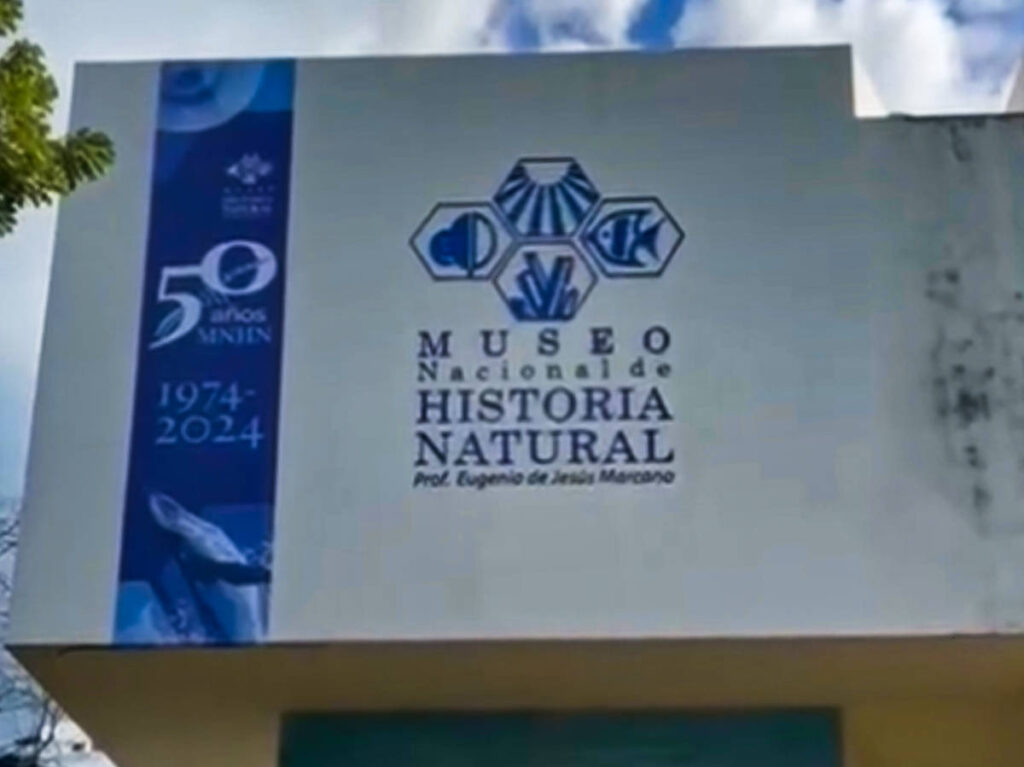View of the signage at the entrance to Museo Nacional de Historia Natural