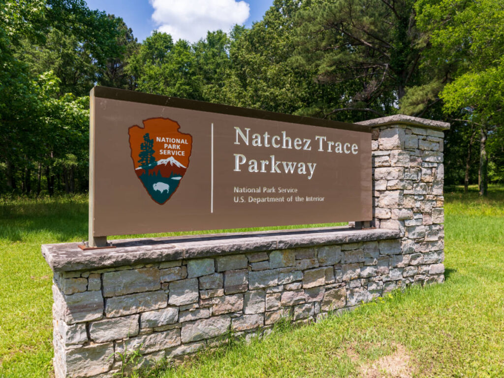 View of the signage at the entrance in Natchez Trace Parkway
