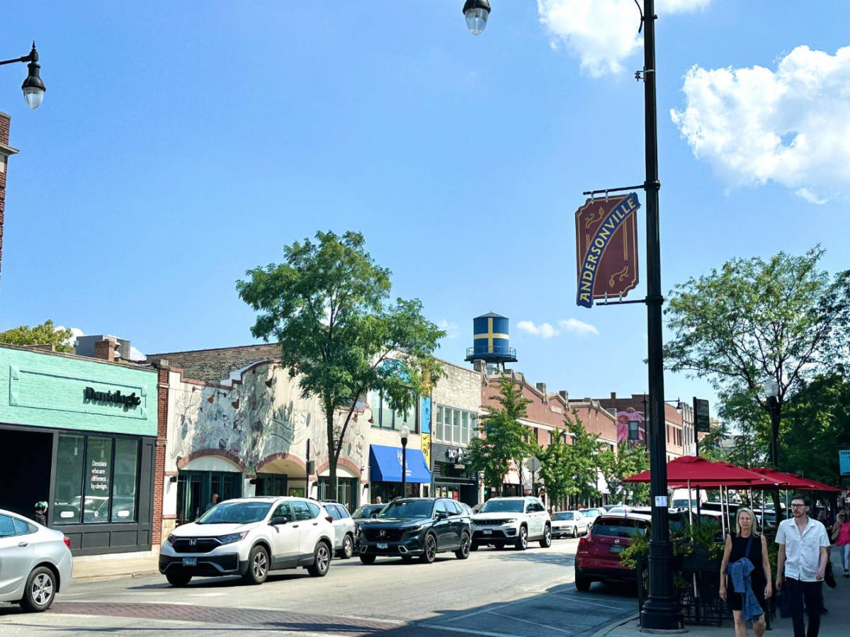 View of cars at the Andersonville neighborhood