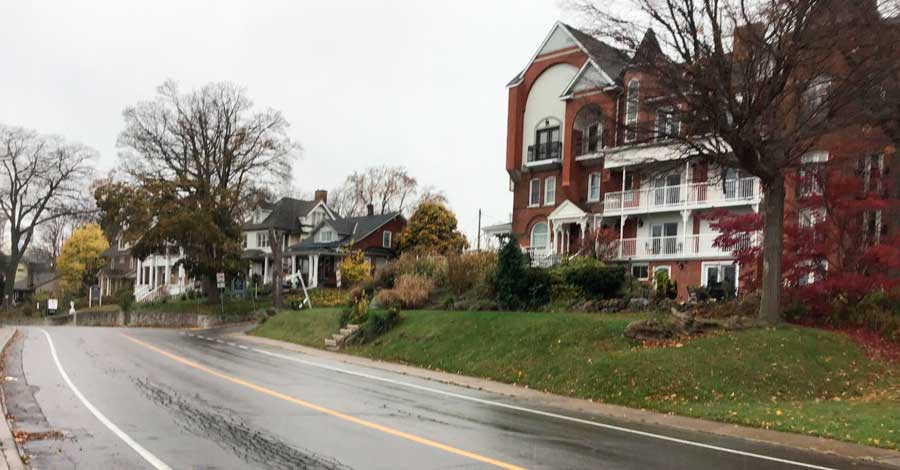 View of inns from the outside in Niagara Parkway