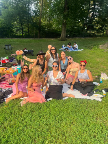 Author Niamh and friends having a picnic in Central Park