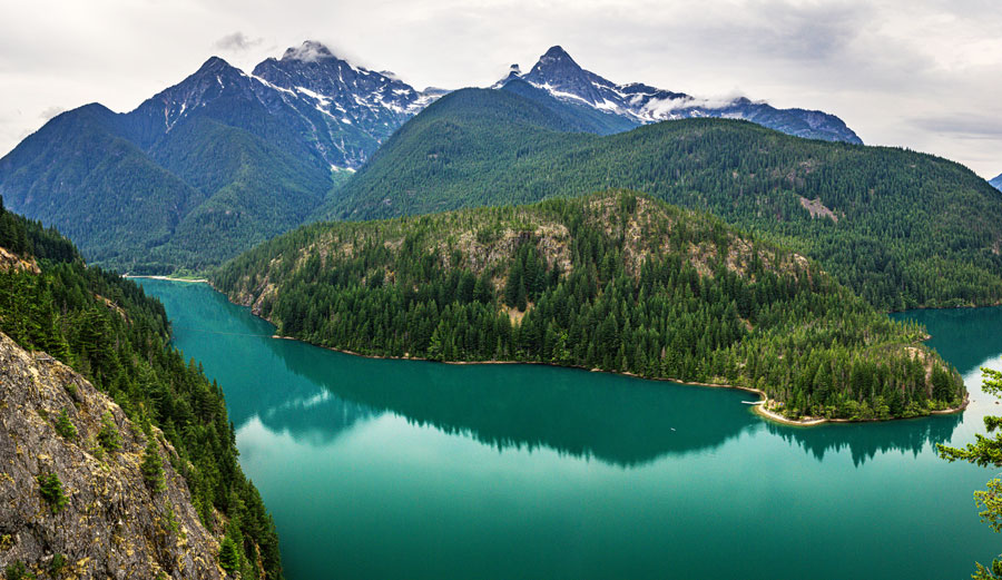 View of the North Cascades National Park and some mountain range around it