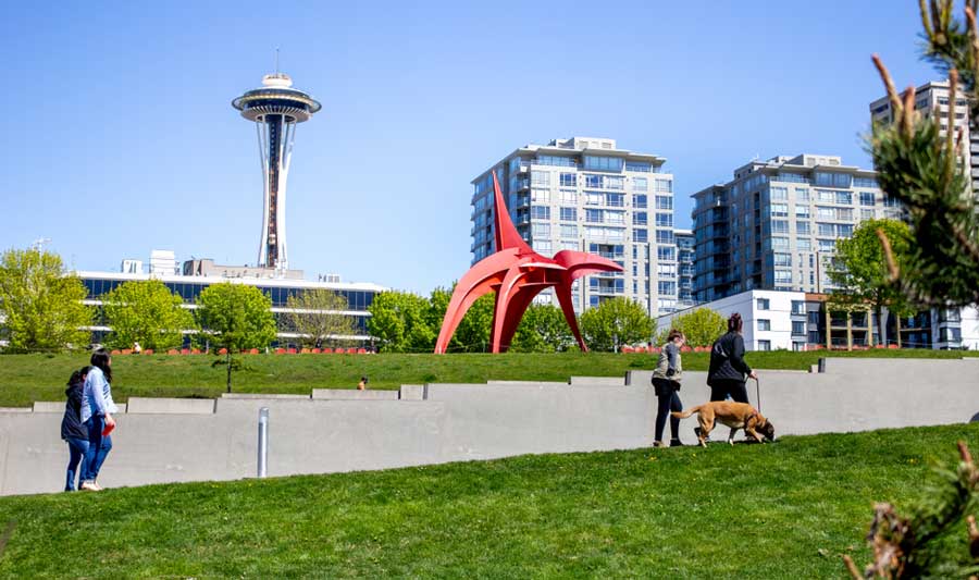 People enjoying their day in Olympic Sculpture Park