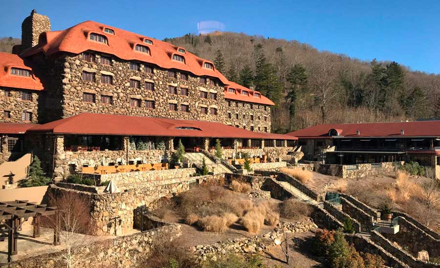 The Omni Grove Park Inn & Spa from the outside