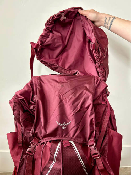 View of the Osprey Aura AG LT flap jacket