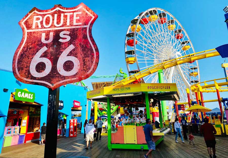 Different rides on Santa Monica Pier