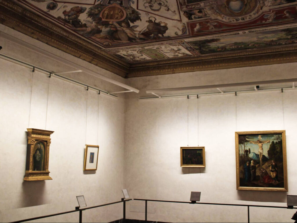 View of the art pieces displayed inside the Uffizi Gallery of Florence