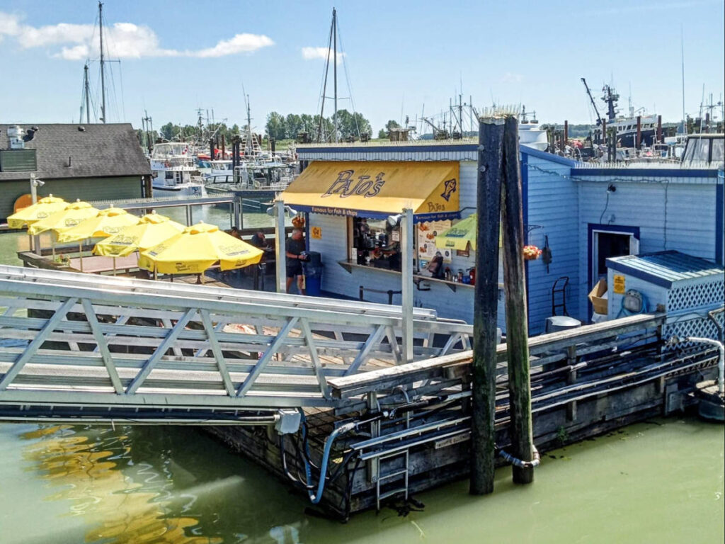 The Pajo’s floating restaurant on the river