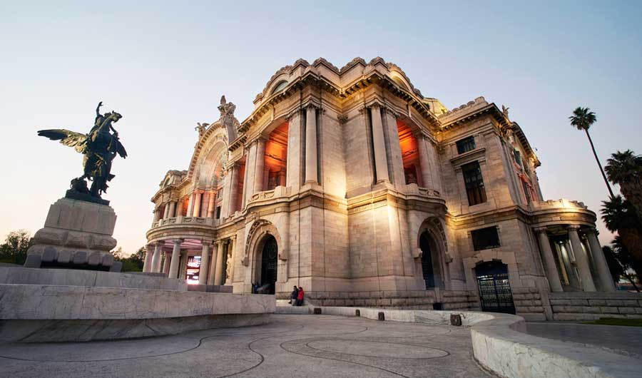 The Palacio de Bella Artes during sunset