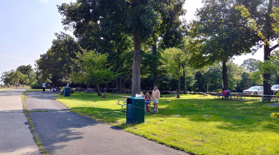 People at the picnic area in Palisades Interstate Park