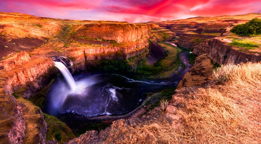Aerial view of the stunning sunset at Palouse Falls in Washington