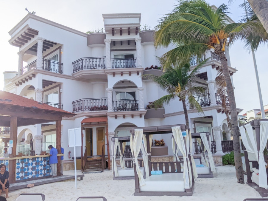View of the Panama Jacks from the outside