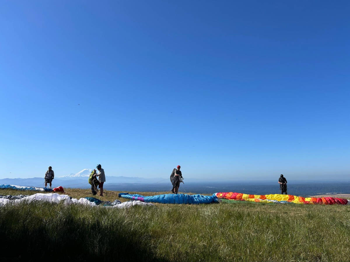 Paragliders getting ready at Poo Poo Point