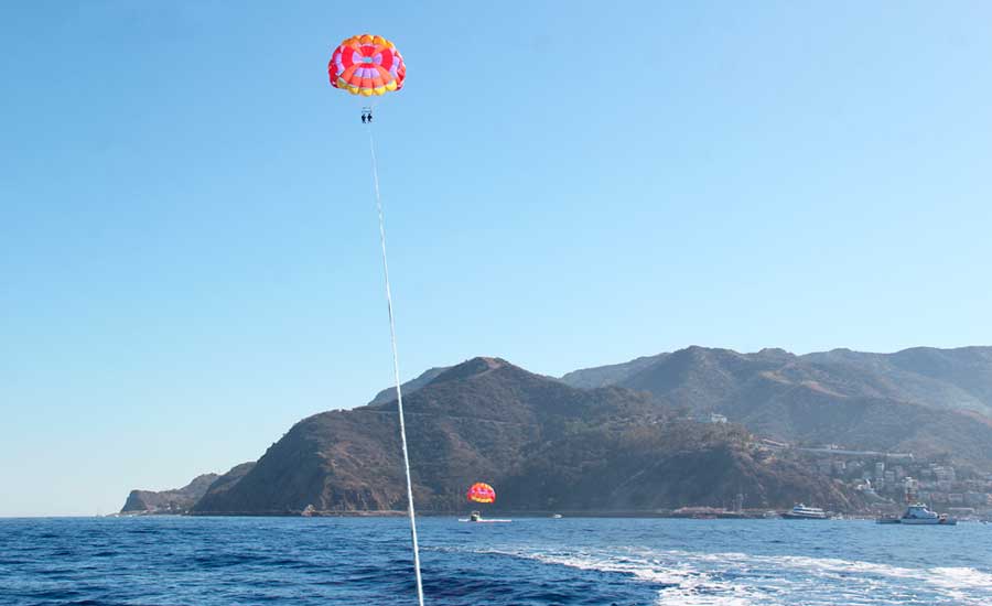 View of a people parasailing in Catalina Island