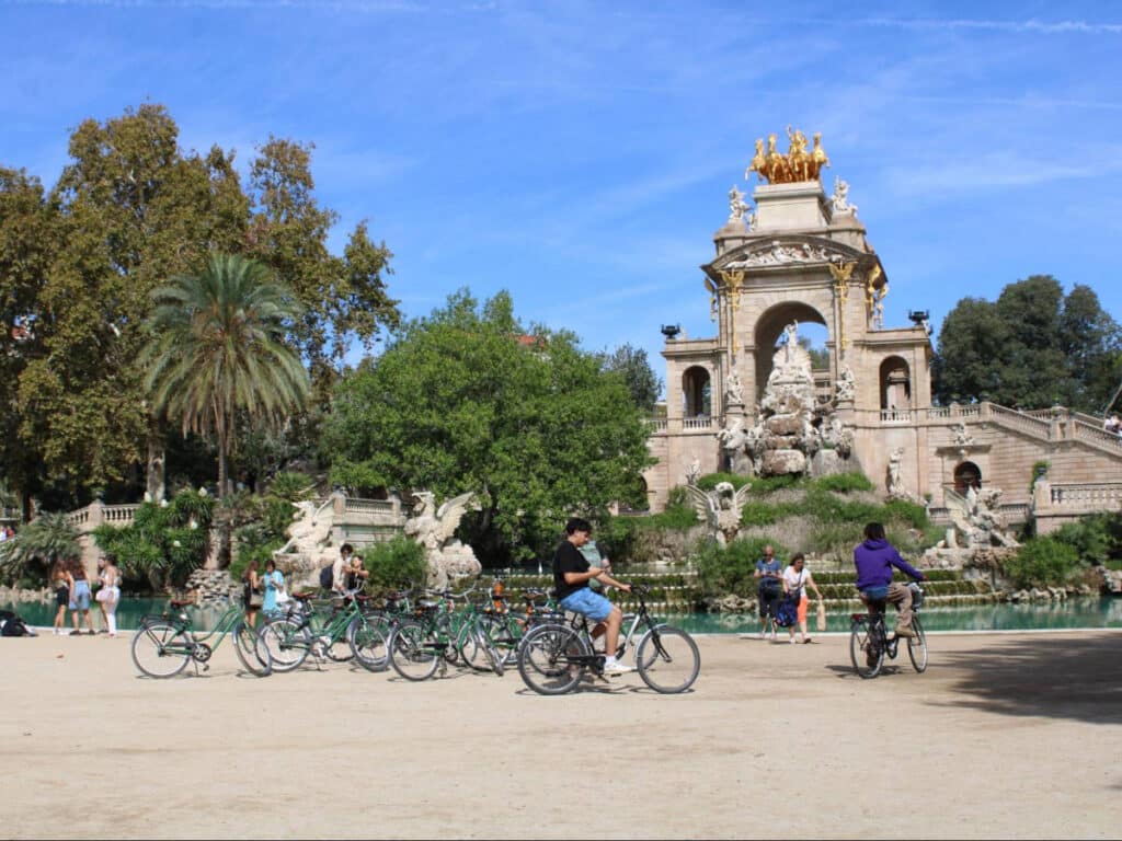 People enjoying their day walking and biking at Parc de la Ciutadella
