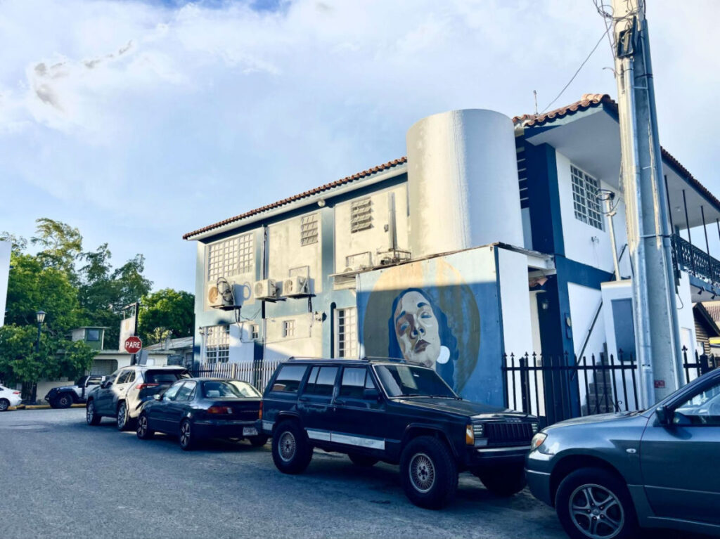 Parked cars in Puerto Rico beside a house