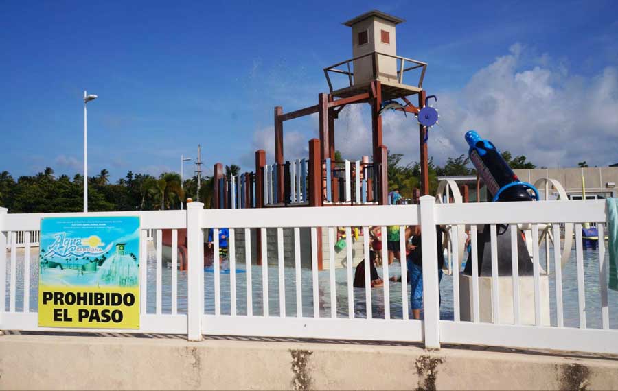 People enjoying their day in Parque Infantil Aquasol