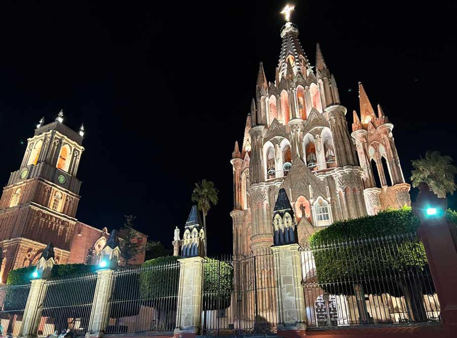 The Parroquia de San Miguel Arcangel from the outside at night