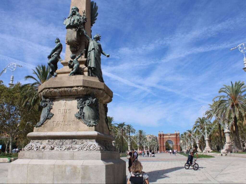 People enjoying their day at the Passeig de Lluís Companys